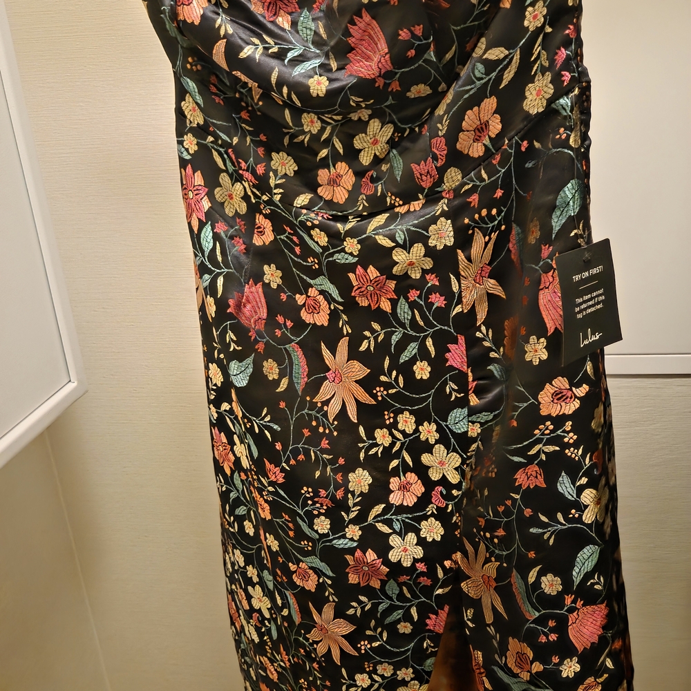 Lulu's Black Floral Midi Dress